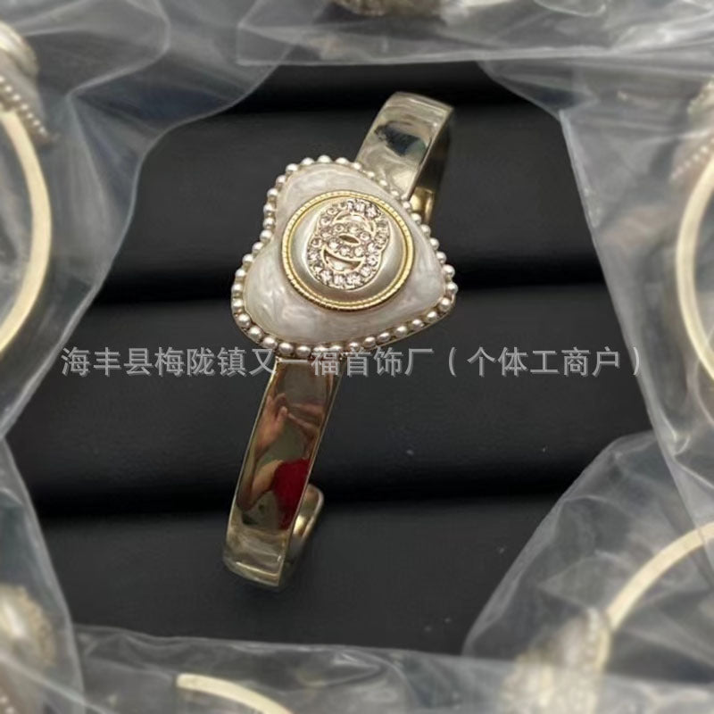 Wholesale New Double C Letter Diamond Piercing Leather Small Chanel Style Bracelet Retro Fashion All-match Bracelet